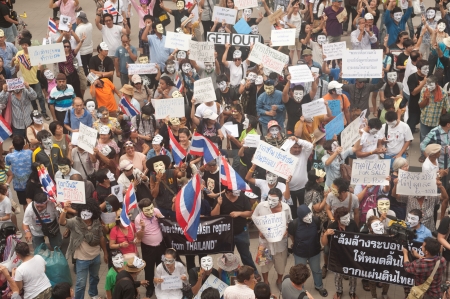 Bangkok,Thailand-June 2,2013   About 700 demonstrators from the anti-government V for Thailand group wear Guy Fawkes masks to protest against the government at the Central World shopping complex on June 2,2013 in Bangkok,Thailand のeditorial素材