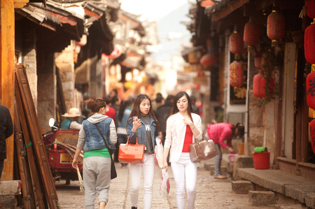 Crowd walking in Historical Shuhe ancient town,Lijiang,Yunnan in Southwestern of China のeditorial素材