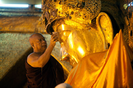 The ritual of daily face washing Mahamyatmuni Buddha のeditorial素材