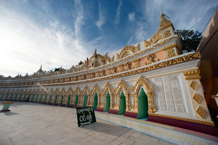 Arch entrance door of U Min Thonze cave ,Sagaing hill,Myanmar.のeditorial素材