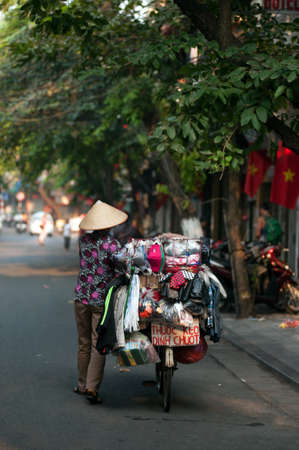 Typical street vendor in Hanoi,Vietnam.のeditorial素材