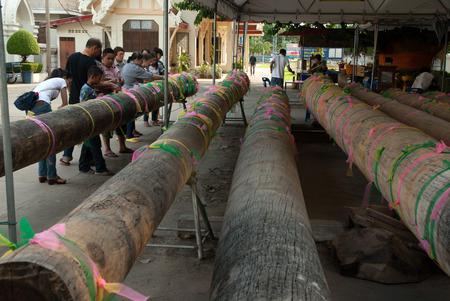 People write their own name on the ancient Iron Wood timberのeditorial素材