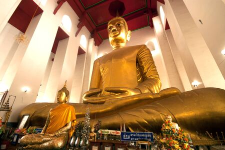 Famous Golden sitting Buddha in Church at Wat ChaiyoWorawihan temple on Amphoe Chaiyo,Anthong Province,Central of Thailand.のeditorial素材