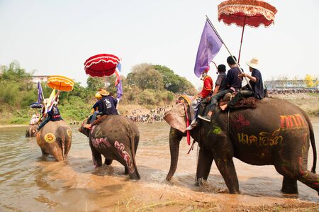 Si Satchanalai Elephant Back Ordination Procession.のeditorial素材