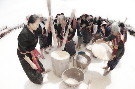 Unidentified Phutai minority competitive pounding in The 2nd International Phutai Festival.のeditorial素材