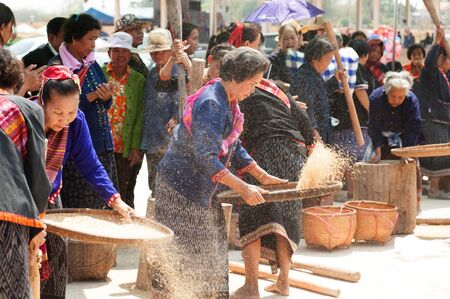 Unidentified Phutai minority competitive winnowing in The 2nd International Phutai Festival.のeditorial素材
