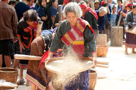 Unidentified Phutai minority competitive winnowing in The 2nd International Phutai Festival.のeditorial素材