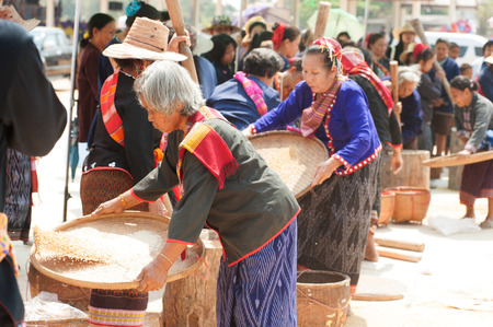 Unidentified Phutai minority competitive winnowing in The 2nd International Phutai Festival.のeditorial素材