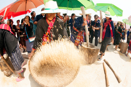 Unidentified Phutai minority competitive winnowing in The 2nd International Phutai Festival.のeditorial素材