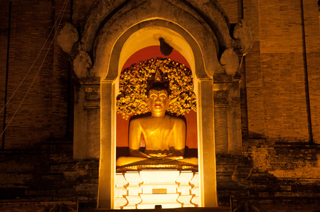 Sitting Buddha of Wat Chedi Luang Temple of the Big Stupa is an impressive ruined temple in the center of Chiang Mai, Northern Thailand, dating from the 14th and 15th centuries.のeditorial素材