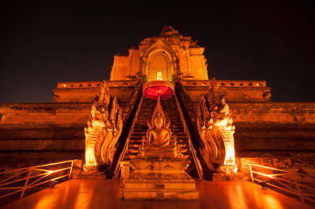 Night scene of Wat Chedi Luang Temple of the Big Stupa is an impressive ruined temple in the center of Chiang Mai, Northern Thailand, dating from the 14th and 15th centuries.の写真素材