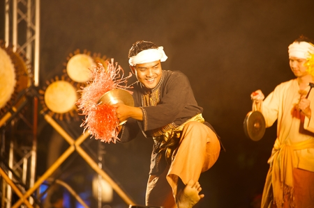 BANGKOK THAILAND - JANUARY 27 , 2017 : Unidentified Big Brother dance is Northern traditional Thai dancing in Participants take part in the celebration of Thailand tourism Festival at Lumpini park.のeditorial素材