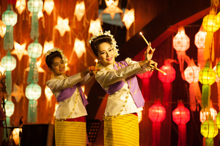 BANGKOK THAILAND - JAN 27 , 2017 : Unidentified The Votive Candle dancer is Northern traditional Thai dancing in Participants take part in the celebration of Thailand tourism Festival at Lumpini park.のeditorial素材