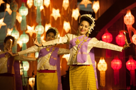 BANGKOK THAILAND - JAN 27 , 2017 : Unidentified The Votive Candle dancer is Northern traditional Thai dancing in Participants take part in the celebration of Thailand tourism Festival at Lumpini park.のeditorial素材