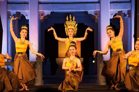 BANGKOK THAILAND - JAN 26 , 2017 : Unidentified The Sukhothai dancer is Northern traditional Thai dancing in Participants take part in the celebration of Thailand tourism Festival at Lumpini park.のeditorial素材