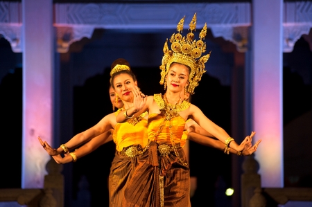 BANGKOK THAILAND - JAN 26 , 2017 : Unidentified The Sukhothai dancer is Northern traditional Thai dancing in Participants take part in the celebration of Thailand tourism Festival at Lumpini park.のeditorial素材