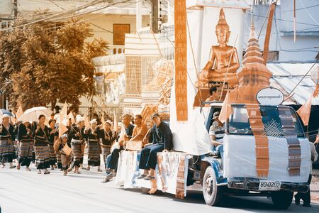 PHAYAO,THAILAND- MAY 9, 2015 : Unidentified minority in Northern of Thailand in a row walking in parade on the street showing in 8th Ethnic amazing festival at Chiangkum, Phayao Province, Thailand.のeditorial素材