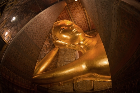 The largest the reclining Buddha were built in 1832 represents the entry of Buddha into Nirvana and the end of all reincarnations at Wat Pho in Bangkok, Thailand.のeditorial素材