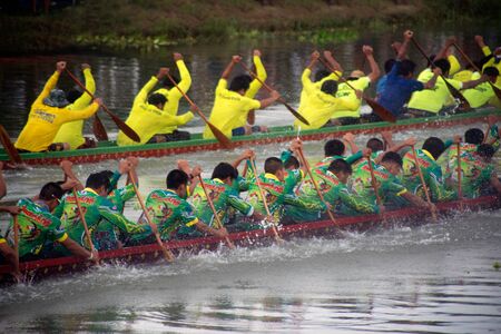 SAMUT SAKHON ,THAILAND - AUGUST 24,2019 : Unidentified rowers in native Thai long boats compete during King's Cup Native Long Boat Race Championship in Samut Sakhon Province,Middle of Thailand.のeditorial素材
