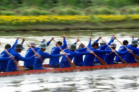 SAMUT SAKHON, THAILAND - AUGUST 24, 2019 : Unidentified rowers in native Thai long boats compete during King's Cup Native Long Boat Race Championship in Samut Sakhon Province,Middle of Thailand.のeditorial素材