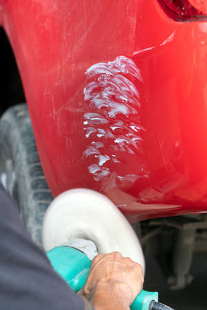Close-up body repair tool for removing scratches, removing uneven paint and polishing cars.