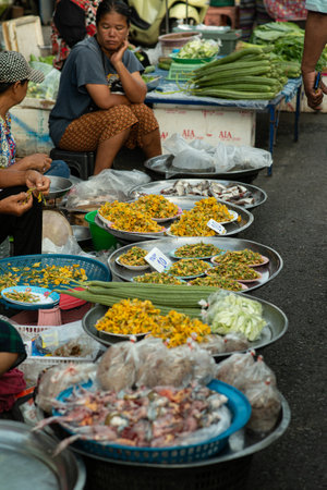 PHICHIT , THAILAND - AUGUST 29,2020 : Unidentified Thai vendors sell flowers used for cooking in a morning market in Amphoe Taphanhin , Phichit Province, Northern of Thailand.のeditorial素材