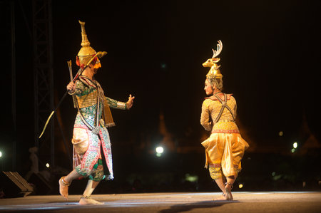 An unidentified of beautiful Drama dancing play performed by all female perform a tourist show. At the Thai fair in the 232nd year of Rattanakosin city under Royal Benevolence.のeditorial素材