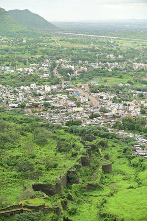 A top view of the walls of Daulatabad fort , Built with massive stone walls showcasing medieval military architecture and cultural heritageIt.の写真素材