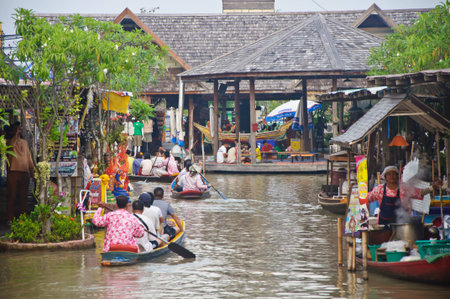rowboat travel in the See Pak floating market, Cholburi, Thailandの写真素材