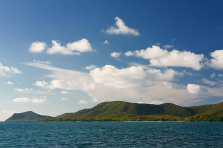 Destination island in the middle of the sea wallpaper and background at Sattaheep beach in Thailandの写真素材