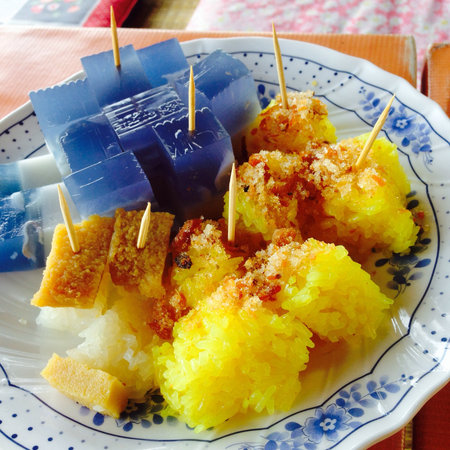 Thai dessert on dish.の素材