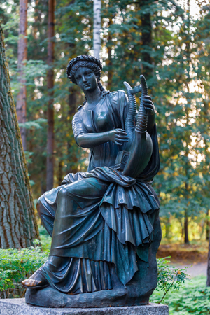 PAVLOVSK, ST PETERSBURG, RUSSIA - AUGUST 28, 2018: Statue of a woman in Pavlovsk park, suburb of St. Petersburg.のeditorial素材