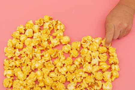 Caramel of pop icons in multicolored cups on pink backgroundの写真素材