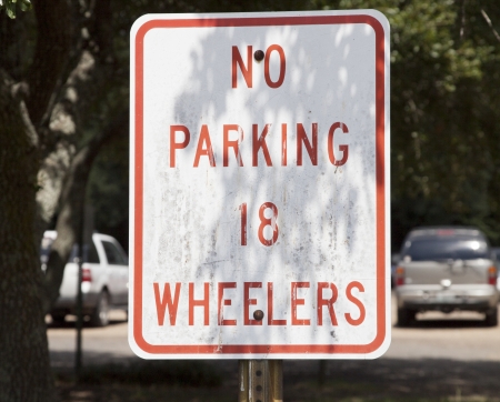 No parking 18 wheelers sign in shadeの写真素材