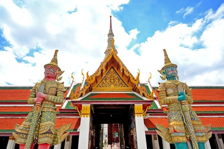 The giant statue of the Emerald Buddha Templeの写真素材
