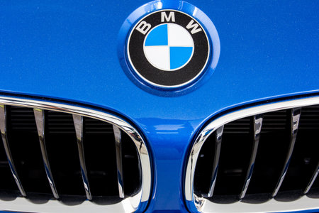 HATYAI, THAILAND - AUGUST 16, 2015: Logo of the brand "BMW" on carのeditorial素材