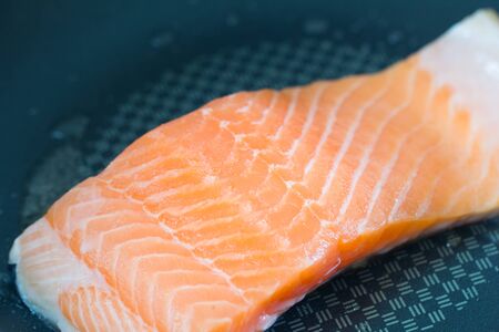 Raw salmon fillet on the panの写真素材