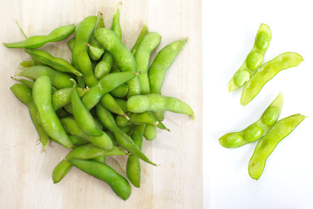 edamame nibbles, boiled green soy beans の写真素材