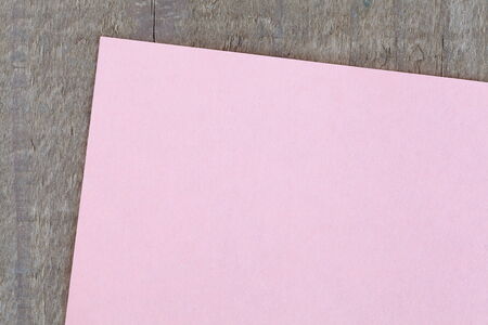 Blank pink note paper on wooden backgroundの写真素材