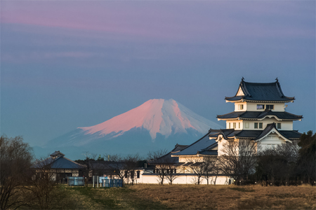 Sekiyado Castle and Mountain Fuji at sunset. Sekiyado Castle is a Japanese castle located in Noda, northwestern Chiba Prefecture, Japan. And Sekiyado Castle away from Mt. Fuji about 130 km.のeditorial素材