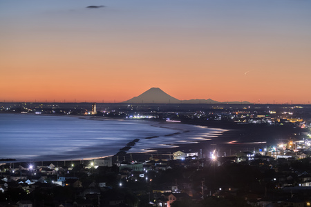 Mt. Fuji and the beach at Iioka town , Chiba prefecture. Mt.Fuji is 185km. away but can be seen on clear days.のeditorial素材
