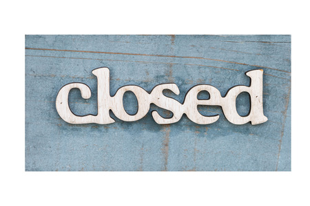 Wood closed sign isolated on white backgroundの写真素材