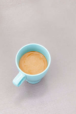The coffee mug placed on the stone table topの写真素材