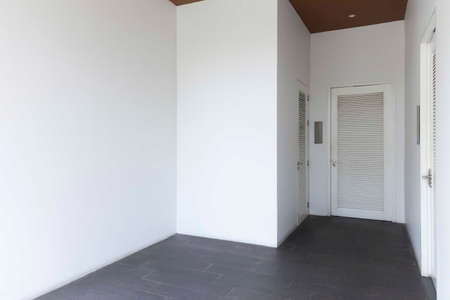 Modern white empty room interior, room for office or storeの写真素材
