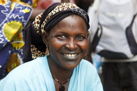 Mopti,Mali - August 16,2009 : Women in the market for women in Mopti, is an exclusive market for women which sells fruit and vegetables.のeditorial素材