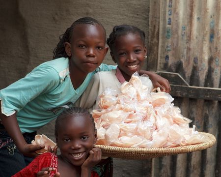 Mopti,Mali - August 16,2009 :  African Girls posing smiling street food tray showing in Mopti.のeditorial素材