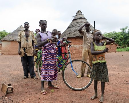 Country Senoufo,Burkina Faso - August 13,2009 : Family of ethnic Senoufo, the Senoufo community living in villages where what matters is the common good.のeditorial素材