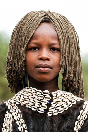 omo valley, ethiopian, august 10, 2011 - girl of ethnic tsemay, tsemay are the shepherds who inhabit the lower omo.のeditorial素材