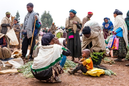 gasena, ethiopia, august 2, 2011: market scene, gasena weekly market brings together various ethnic groups in the north to exchange or sell their products.のeditorial素材