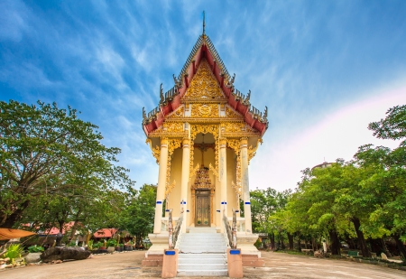  Detail of a buddhist monastery roof in Buddhist Temple, Thailandの写真素材
